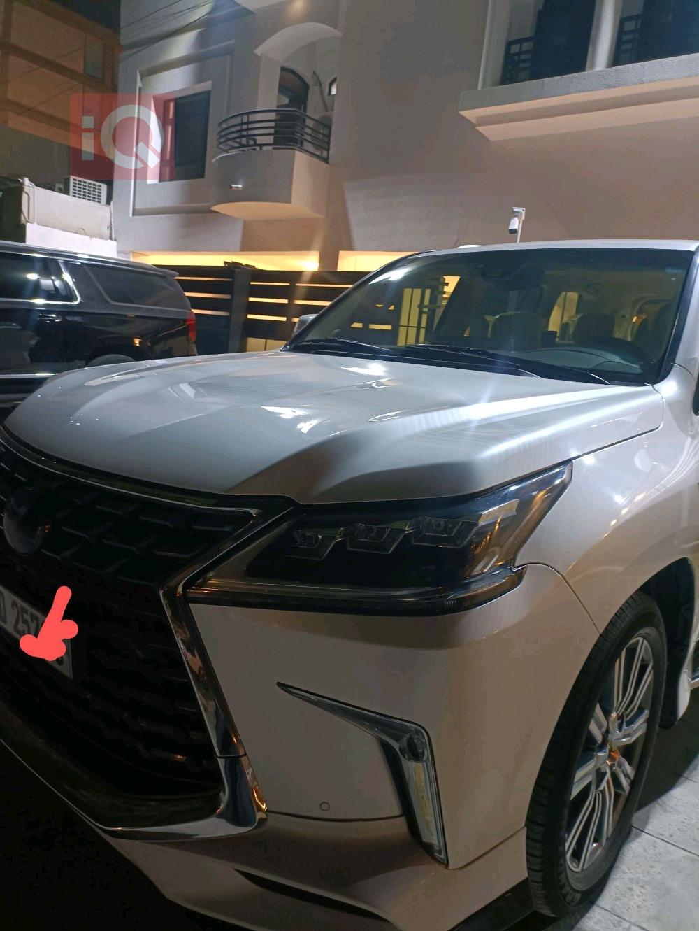 لێکزس LX